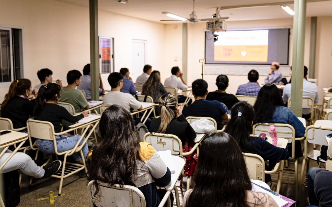 Clase Magistral en Santiago del Estero: Fundamentos de la Libertad y Coyuntura Económica Actual